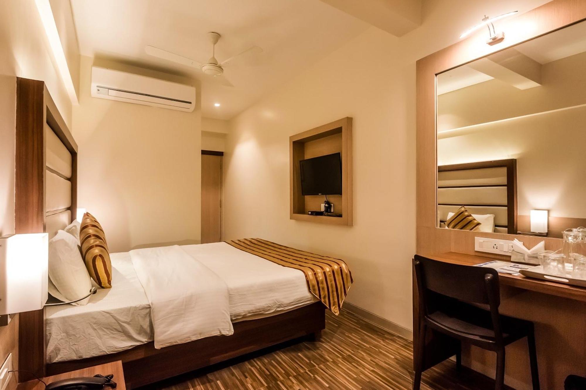 Turambhe Super Capital O Hotel Konar Inn מראה חיצוני תמונה