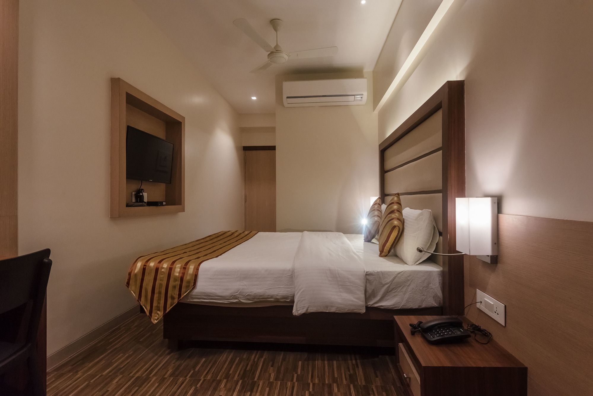 Turambhe Super Capital O Hotel Konar Inn מראה חיצוני תמונה
